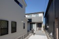 3号棟は主寝室に書斎スペースと2階に3帖納戸のある住まい。納戸を書庫として使えば書斎スペースが格段に使いやすく！ライフスタイルに合わせて自由に使えるうれしい空間。リビング吹き抜けで自然採光も考慮。


☆パシフィックホームは照明・カーテンともに標準装備！☆
専属のインテリアコーディネーターが内装に合わせて選んでいます。

※建物面積は建築基準法の床面積です。一部インナーバルコニー、小屋裏収納、ポーチ部分、外部収納部分等、面積に含まれている場合があります。

※購入申し込みは随時受け付けております。
