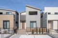 4号棟は収納スペースが豊富な4ＬＤＫの住まい。玄関からはウォークスルー収納でキッチンまで行ける動線が便利！2階にも納戸を設け収納力ＵＰ！1階6帖独立和室は居室にも家事室にも使える万能ルーム

☆パシフィックホームは照明・カーテンともに標準装備！☆
専属のインテリアコーディネーターが内装に合わせて選んでいます。

※建物面積は建築基準法の床面積です。一部インナーバルコニー、小屋裏収納、ポーチ部分、外部収納部分等、面積に含まれている場合があります。

※購入申し込みは随時受け付けております。