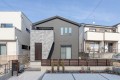 6号棟は4帖の洗面脱衣室が印象的な4ＬＤＫの住まい。洗面脱衣室では洗濯・物干しができるスペース。乾燥機や除湿器を使えばさらに家事の効率アップ！2階には季節物の収納に便利な小屋裏収納を装備。

☆パシフィックホームは照明・カーテンともに標準装備！☆
専属のインテリアコーディネーターが内装に合わせて選んでいます。

※建物面積は建築基準法の床面積です。一部インナーバルコニー、小屋裏収納、ポーチ部分、外部収納部分等、面積に含まれている場合があります。

※購入申し込みは随時受け付けております。