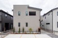 4号棟は4ＬＤＫプラス4.5帖のセカンドリビングがある住まい。おしゃれな家具でカフェ風にしたり、機能性を重視した家事室風にしたりマットを敷いてお子様遊園地にしてみたりと用途は様々！暮らしに彩を添える住まい。

☆パシフィックホームは照明・カーテンともに標準装備！☆
専属のインテリアコーディネーターが内装に合わせて選んでいます。

※建物面積は建築基準法の床面積です。一部インナーバルコニー、小屋裏収納、ポーチ部分、外部収納部分等、面積に含まれている場合があります。

※購入申し込みは随時受け付けております。
