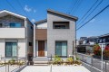 3号棟は収納スペースが豊富な4ＬＤＫの住まい。玄関からはウォークスルー収納でキッチンまで行ける動線が便利！2階にも納戸を設け収納力ＵＰ！1階独立和室は居室にも家事室にも使える万能ルーム

☆パシフィックホームは照明・カーテンともに標準装備！☆
専属のインテリアコーディネーターが内装に合わせて選んでいます。

※建物面積は建築基準法の床面積です。一部インナーバルコニー、小屋裏収納、ポーチ部分、外部収納部分等、面積に含まれている場合があります。

※購入申し込みは随時受け付けております。
