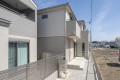 4号棟は4ＬＤＫプラス3帖納戸のある住まい。ＬＤＫは20帖でペニンシュラキッチンを採用し、視界が通り、続き間和室との相乗効果により、さらに広く感じられる間取り。2階納戸は収納にしたり趣味のスペースにしたりと自由な空間。

☆パシフィックホームは照明・カーテンともに標準装備！☆
専属のインテリアコーディネーターが内装に合わせて選んでいます。

※建物面積は建築基準法の床面積です。一部インナーバルコニー、小屋裏収納、ポーチ部分、外部収納部分等、面積に含まれている場合があります。

※購入申し込みは随時受け付けております。