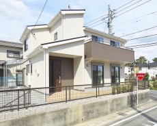 家事動線をママ目線で考えた、高台にそびえるナチュラルモダンハウス