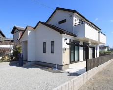 収納とユーティリティにこだわった シンプルモダンハウス