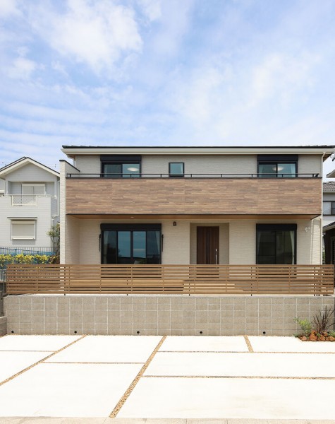 セカンドリビングのある2世帯住宅・無垢材の床と建具