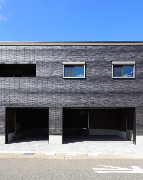 3台分インナーガレージ付の事務所&住居/2階大型リビング空間