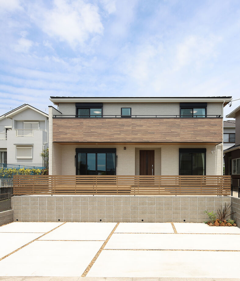 セカンドリビングのある2世帯住宅・無垢材の床と建具